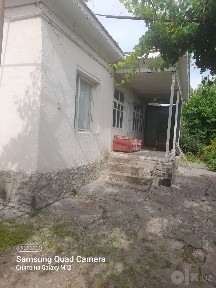 Hovli uy sotiladi Oqtoshga 5 km UGLAVOYDA fasadi 27×31 m