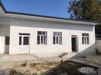 Зангиота туманида 3 хонали ҳовли -жой ижарага берилади.