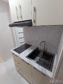 Аския. 1 / 1 / 4 комнат. Кирпичный Дом 20м2. Евро. Ремонт.