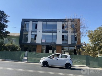 Здание 1 640 м² с лифтом и собственной парковкой - Бадамзар
