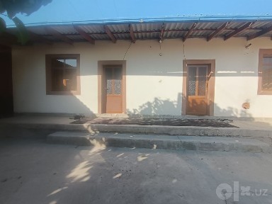 Barcha qulayliklarga ega hovli joy sotuvda