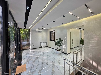 Продаётся коммерческое помещение 71 м² + цоколь 31 м², на Ц-1, (A)
