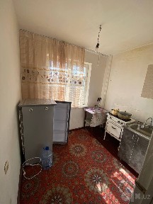 Срочно сдаётся 1 ком кв в Чирчике 1 мкн 2 этаж рядом школа садик рынок
