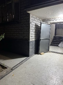 Ттз бозор олдида 2*3 хона қилинган 4-қаватли уй 1-қаватида