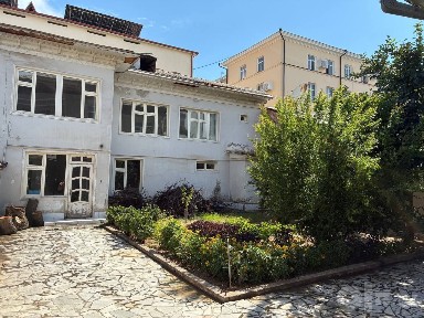 Бадамзар продаётся дом 4 сотки старое строение Тату университет