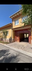 Xovli sotiladi minor masjidi oldida