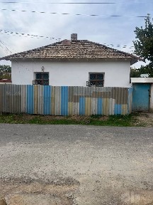 Продаётся дом 6 соток 5 комнатная торговая с двух сторон есть вход
