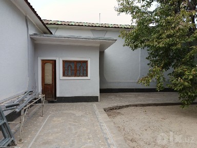 Hovli sotiladi Chorsu Sagbon