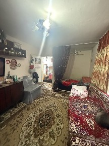 Срочно Однакомнатная на первом 43квадрата с балконом и подвалом