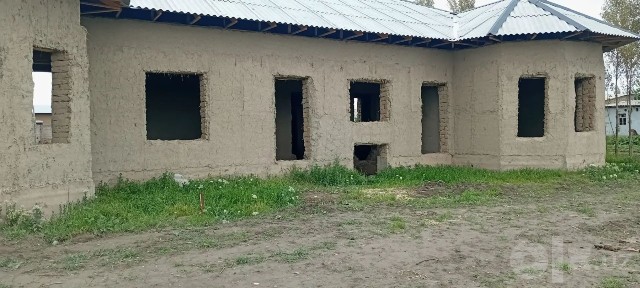 Srochni uy sotiladi.