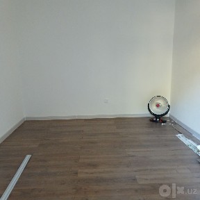 Чирчик ш. Навоий кирпичный дом 1/1/2 пустой 300$