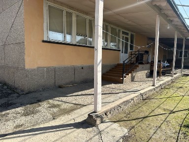 Катта ховлили уй сотилади 24 сотих