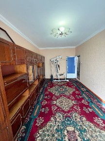 Шинам 3 хонали 6 метрли балконга эга квартира сотилади