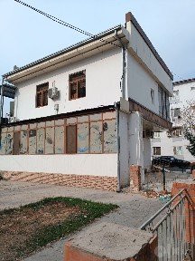 Продаётся здание 208 м² в Бектемире - с действующими арендаторами