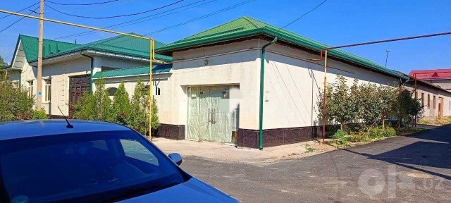 Ховли уй сотилади 6 хона 6 сотик. Тайер уй. Кибрай рн Шахар енидан!
