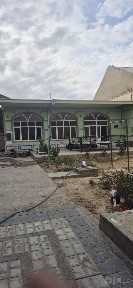 Uy sotiladi yaxshi 300квадират яшаш жойи опши 600кв