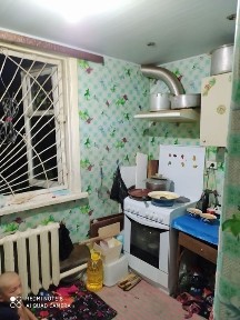 Продам 3ком 2этаж 2этажки спутник9 среднее состояние в деревянном