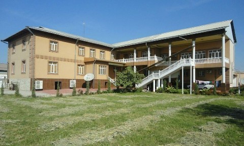 Катта Уй сотилади 15-хона+9 хона подволда 12-соток. Дом 15комнат+9