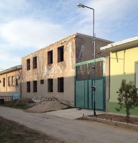 Продается 2-х этажный дом и одноэтажное здание.