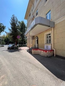 Продаётся 2 этажное нежилое помещение в центре города. На 1 линии !